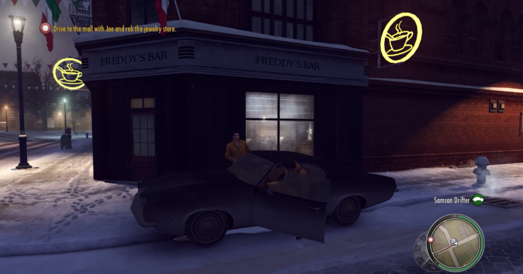 Мужчина выходит из машины у Freddy’s Bar ночью