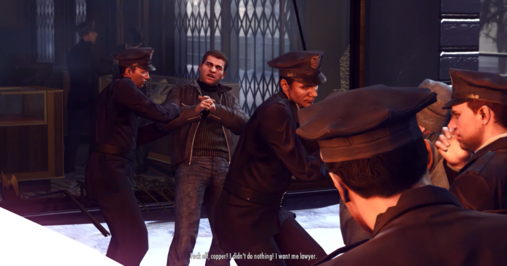 Полиция задерживает мужчину в помещении с решётками