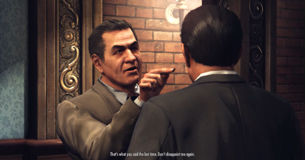 Мужчина в костюме угрожает другому в помещении