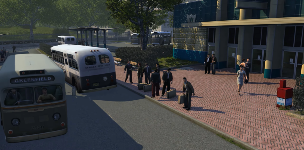 Люди с чемоданами стоят у здания метро