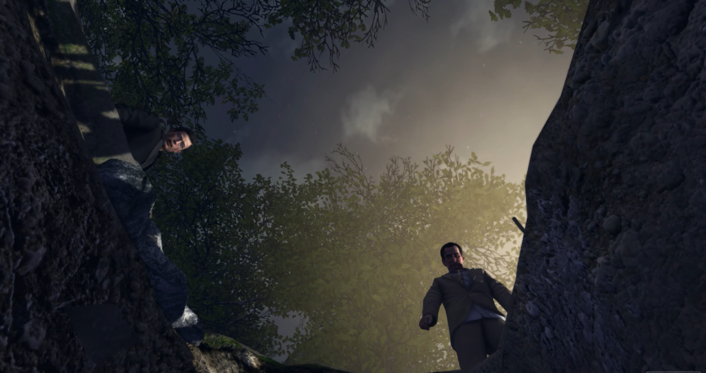 Два мужчины смотрят вниз в лесу ночью