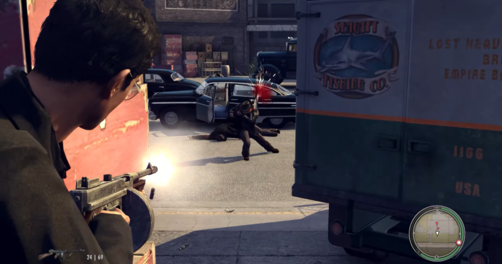 Персонаж Mafia II стреляет из автомата на улице