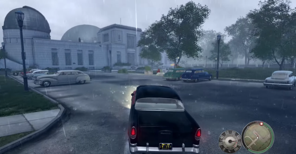 Автомобиль едет под дождём у обсерватории в Mafia II
