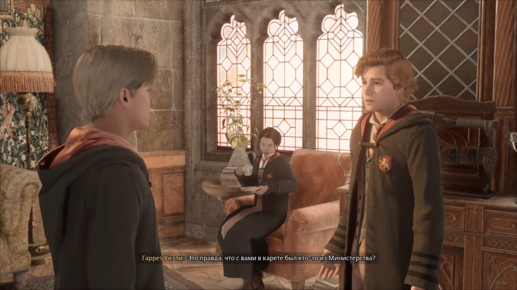 Сенуа из Hellblade держит горящий факел в тумане