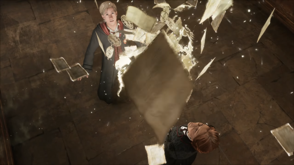 Мужчина разговаривает с женщиной у деревянной хижины