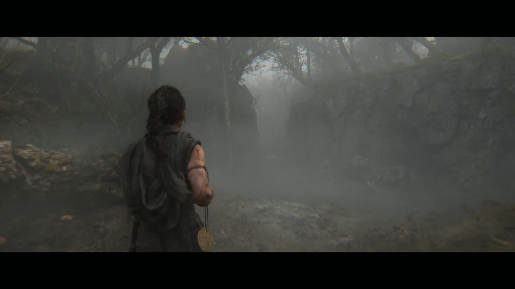 Персонаж Hogwarts Legacy идет к магазину Зелья Дж. Пиппина