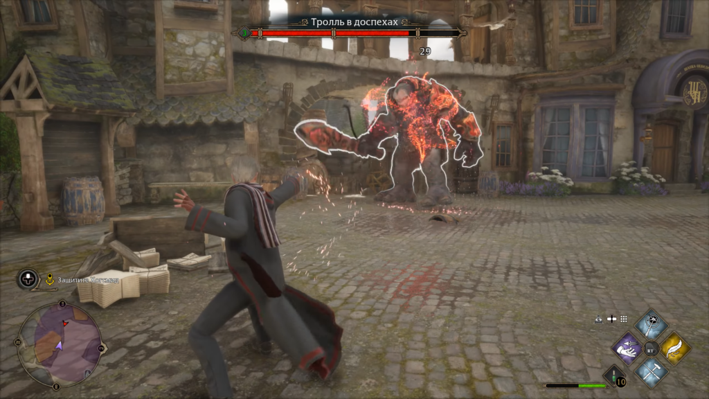 Лысый мужчина говорит с воином в помещении