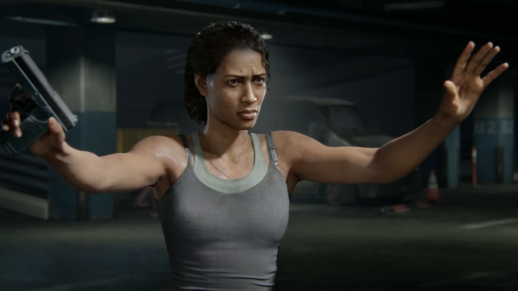 Женщина держит пистолет и поднимает руки в гараже