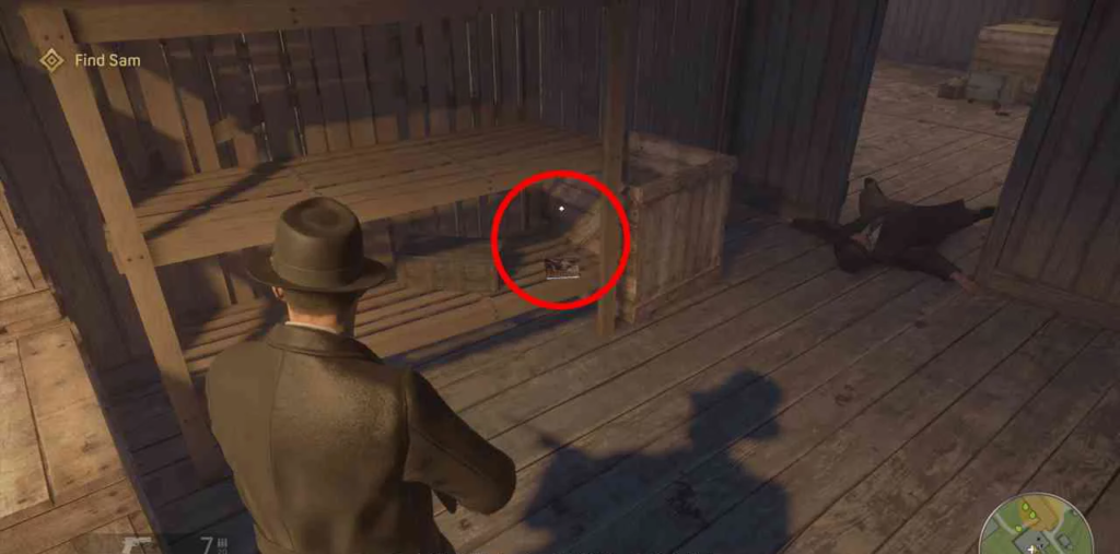 Персонаж в шляпе смотрит на ящик в сарае