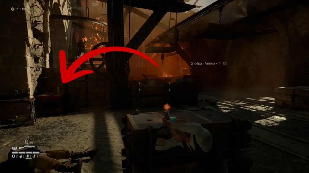 Красная стрелка указывает на ящик в помещении