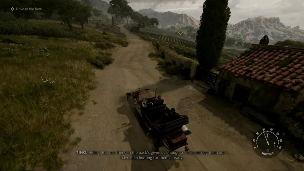 Автомобиль едет по грунтовой дороге мимо фермы