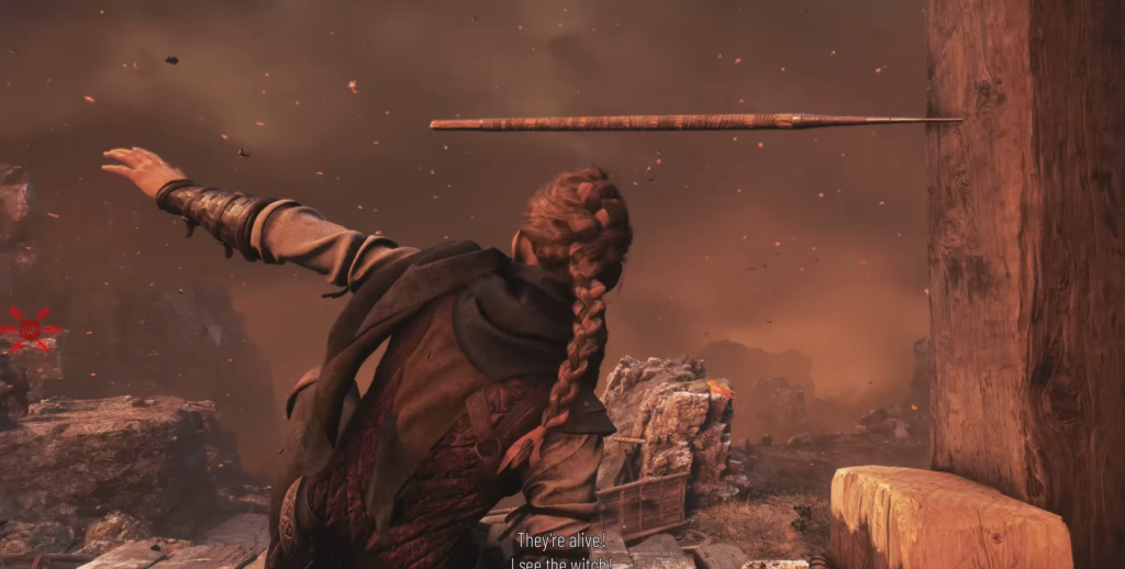 Девушка бросает копьё у деревянной стены на скале