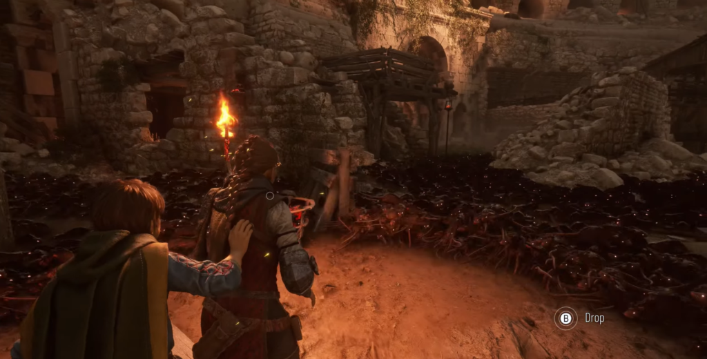 Амиция и Гуго идут с факелом среди крыс