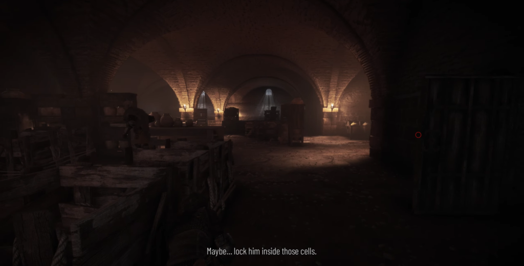 Темный подвал с арками и ящиками, вид из-за решетки