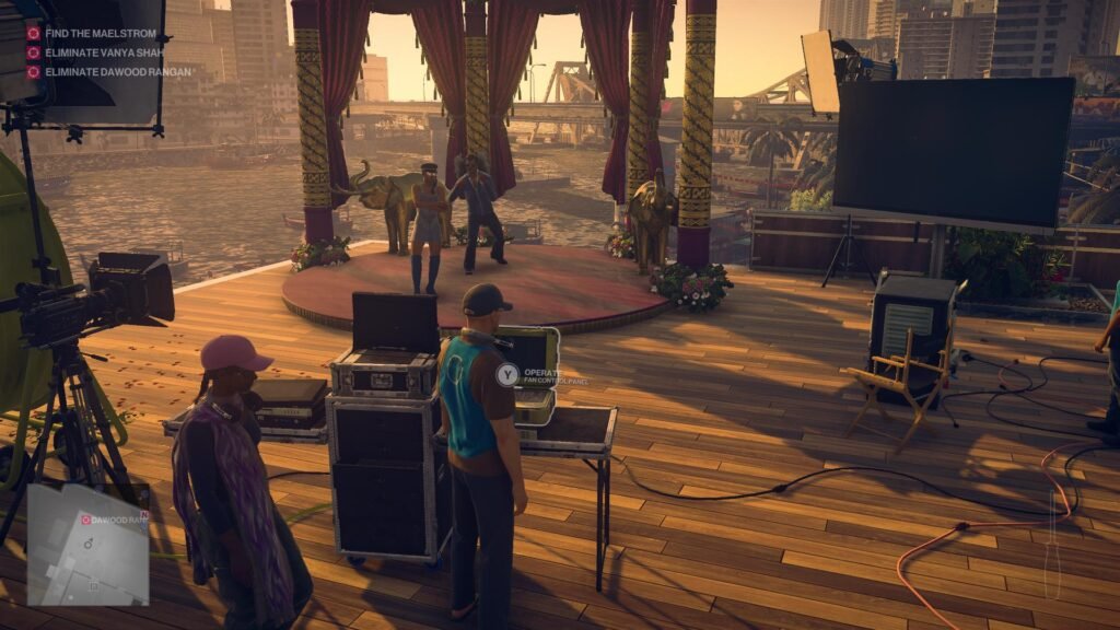 Агент 47 из Hitman стоит на съемочной площадке